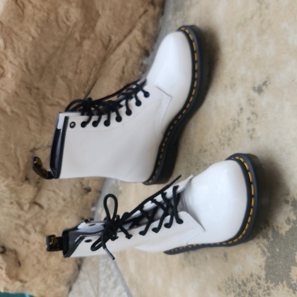 Dr. Martens Doc’s 1460W White Patent Leather AirWair Bouncing Soles Womens US 7 - Picture 1 of 11